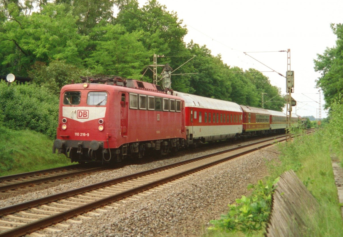 110 216 mit AZ 13351 (Hamburg–Bordeaux/Nantes) am 05.06.1998 in Eystrup