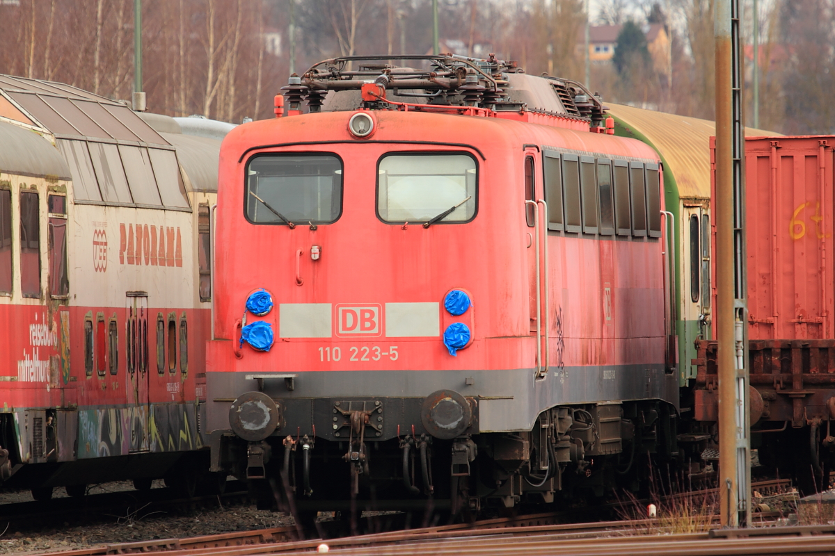 110 223-5 DB abgestellt in Lichtenfels am 10.02.2016.