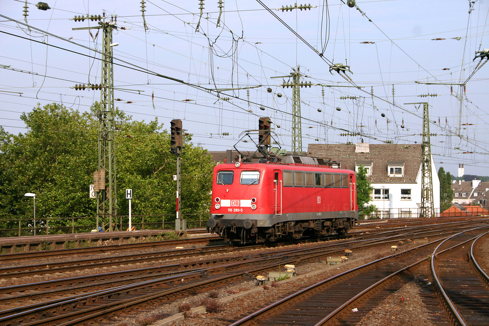 110 280 erreicht am 4. August 2004 den Aachener Hauptbahnhof.