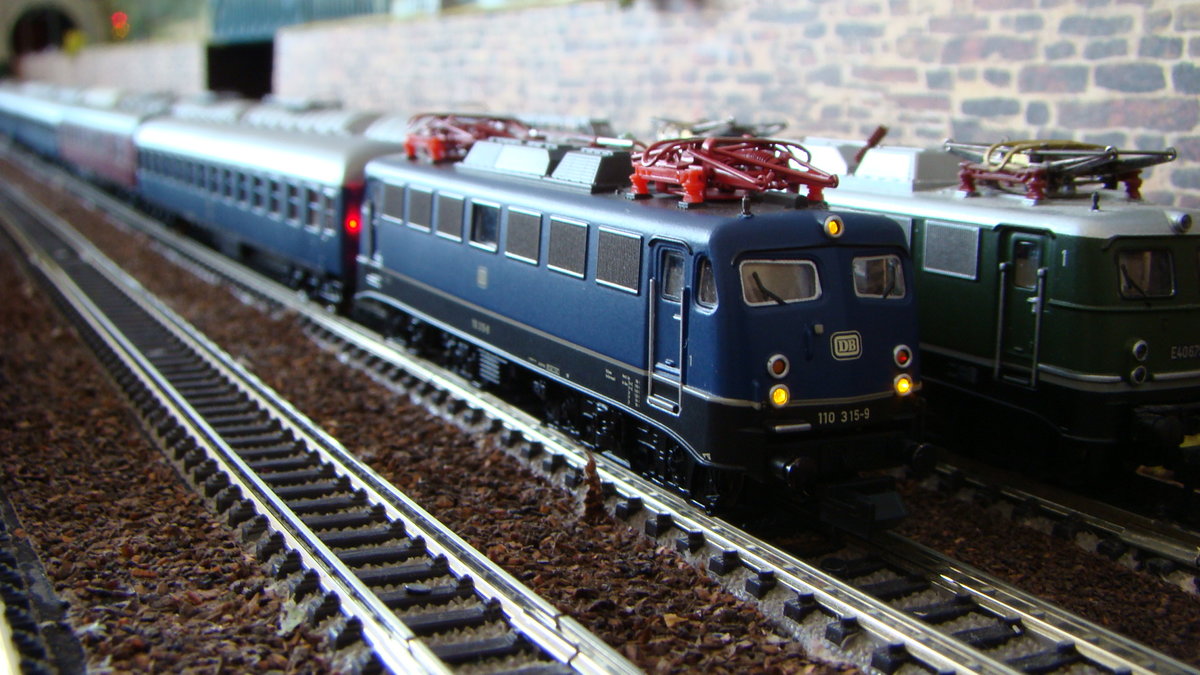 110 315-9 von Minitrix auf meiner Anlage 25.02.2012