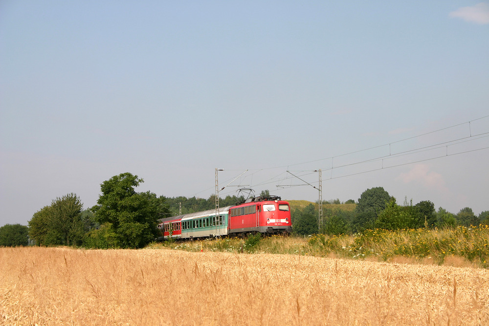 110 357 durchfährt mit einem Regionalzug am 4. August 2004 Kohlscheid bei Aachen.