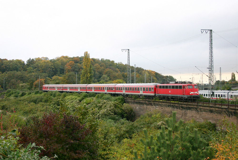 110 373 wurde am 27. Oktober 2006 zwischen Köln West und Köln Hbf am Mediapark fotografiert.
