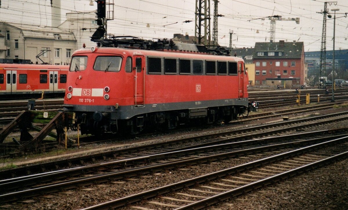 110 376 abgestellt in Münster Hbf, um 2004