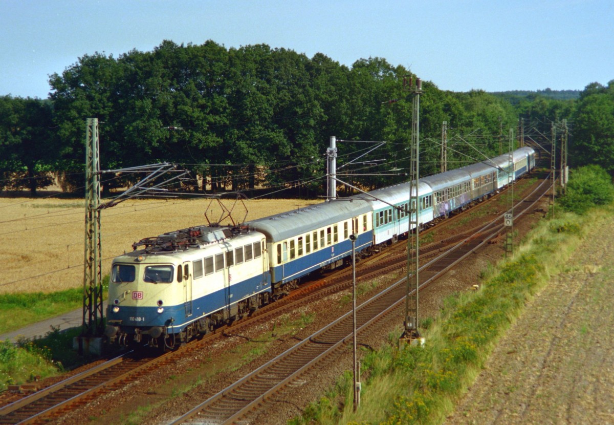 110 418 mit RE 3148 (Braunschweig–Norddeich Mole) am 09.08.1998 in Linsburg