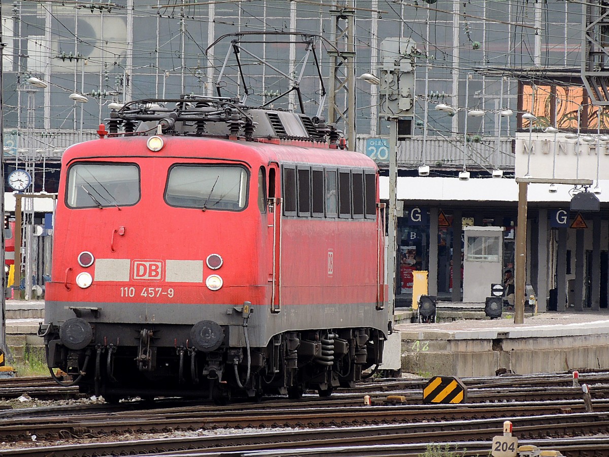 110 457-9 bei einer Rangierfahrt im Mnchener Hauptbahnhof; 130607