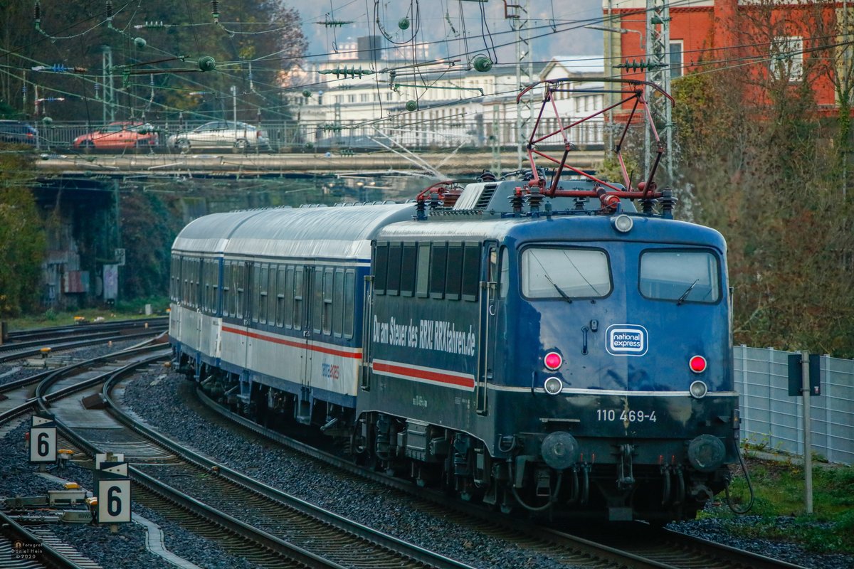 110 469-4 mit einem neuen Logo  Nationalexpress  in Wuppertal, November 2020.