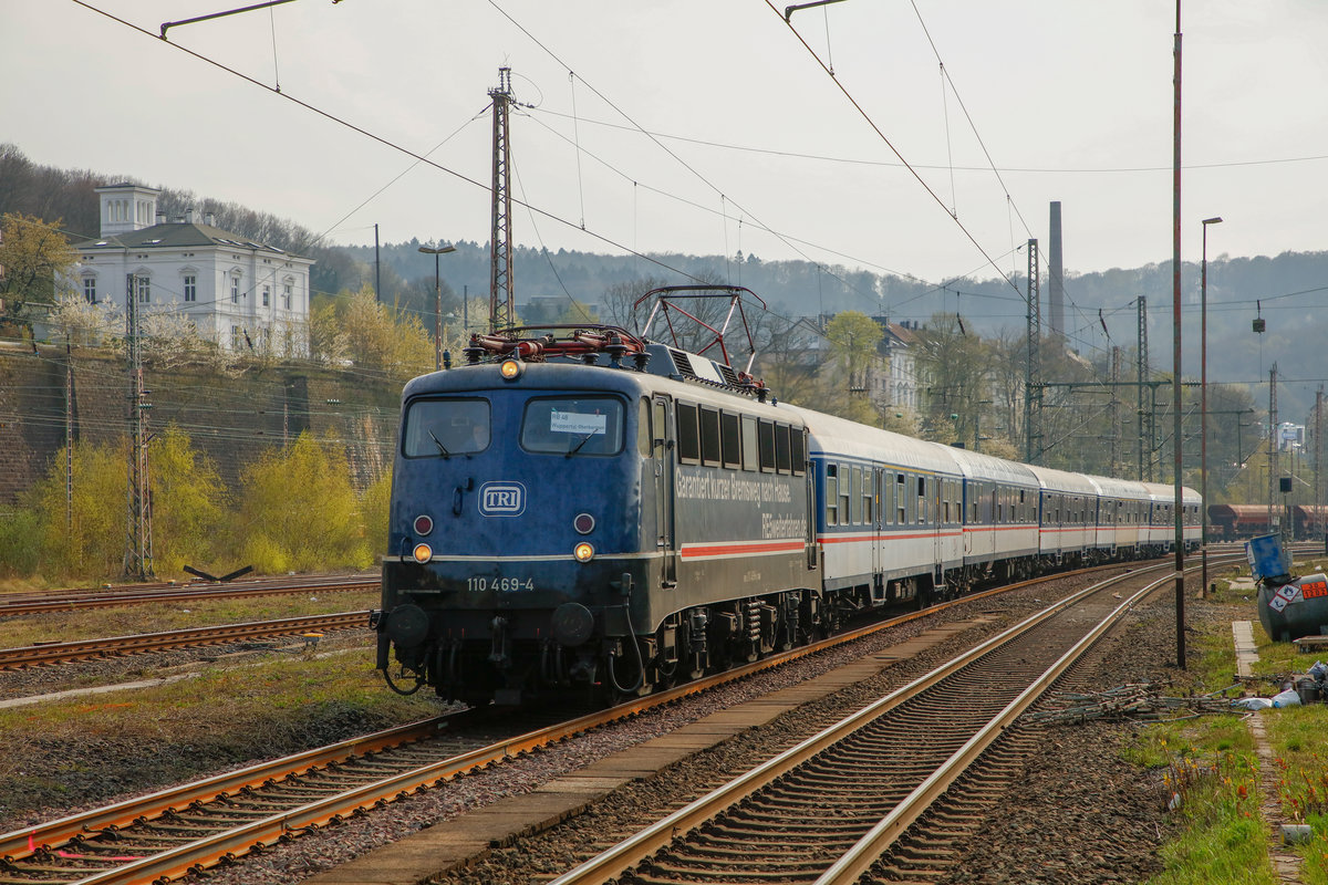 110 469-4 TRI mit NX-Ersatzzug als RB48 in Wuppertal Steinbeck, am 09.04.2019. 
Grüße an den Lokführer! 
