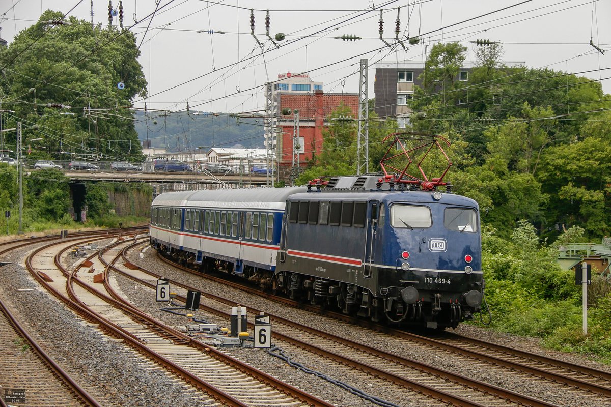 110 469-4 TRI mit NX-Ersatzzug RB48 in Wuppertal, am 12.06.2018.