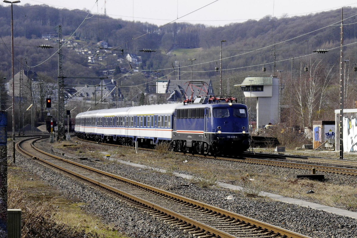 110 469 mit RB48-Ersatzzug Köln - Wuppertal-Oberbarmen bei Wuppertal-Steinbeck, 15.3.18.