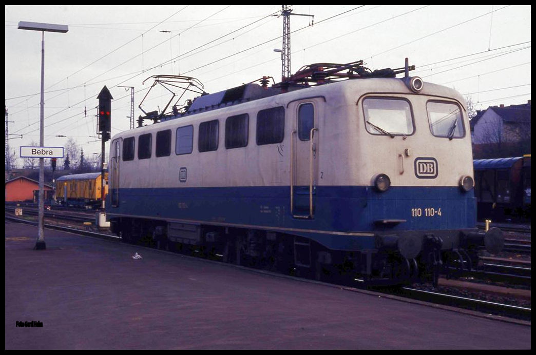 110110 kam am 29.3.1991 solo durch den Bahnhof Bebra und fuhr in Richtung Hannover davon.