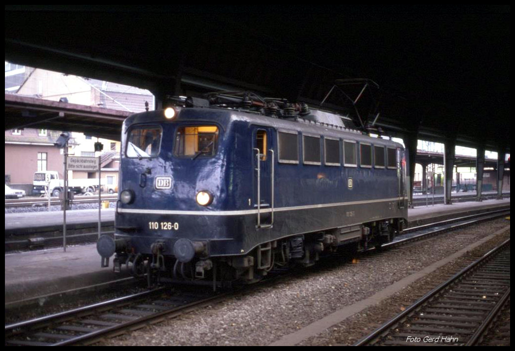 110126 des BW Köln solo am 7.12.1989 um 9.23 Uhr in der Halle des HBF Hagen.