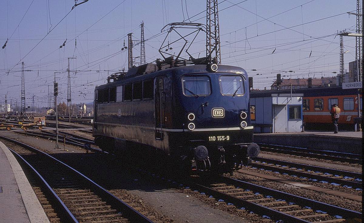 110155 am 14.3.1987 im Hauptbahnhof Nürnberg.