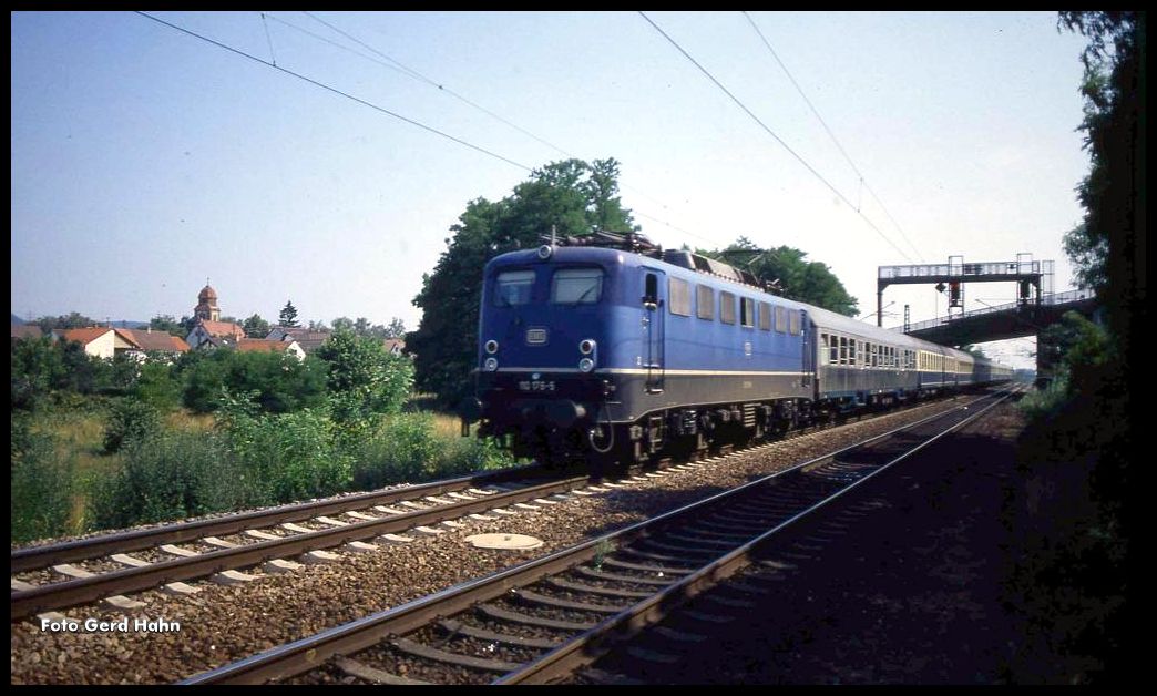 110176 war am 6.7.1991 um 16.09 Uhr bei St. Ilgen-Sandhausen Zuglok des E 3040 nach Heidelberg.