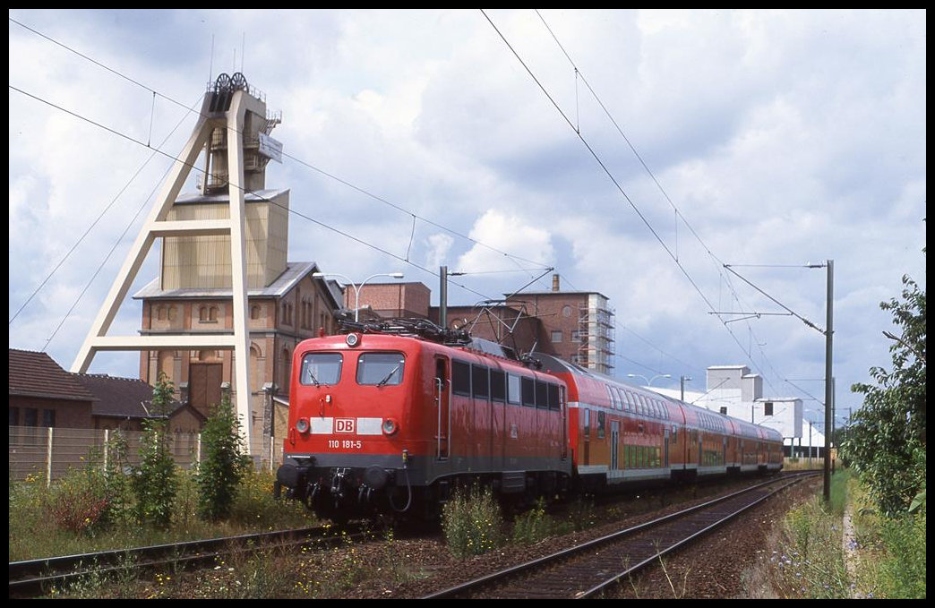 110181 passiert hier am 7.8.1999 um 14.13 Uhr mit einem Dosto Rtg. Heilbronn das Salzbergwerk in Bad Friedrichshall Kochendorf.
