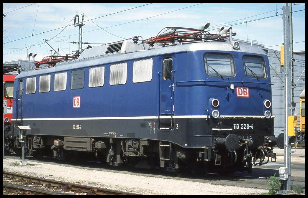 110228-4 am 11.05.2002 im BW München HBF.