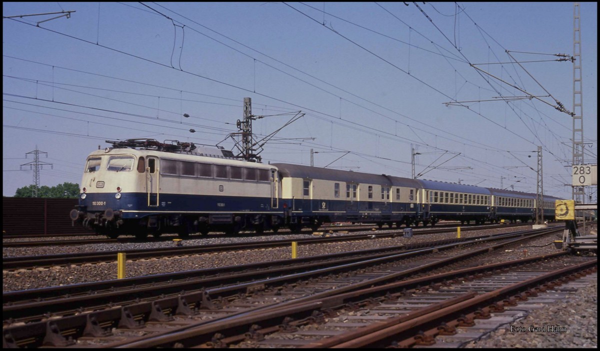 110300 mit D 432 nach Köln am 24.5.1989 um 15.38 Uhr durch Rotenburg (Wümme).