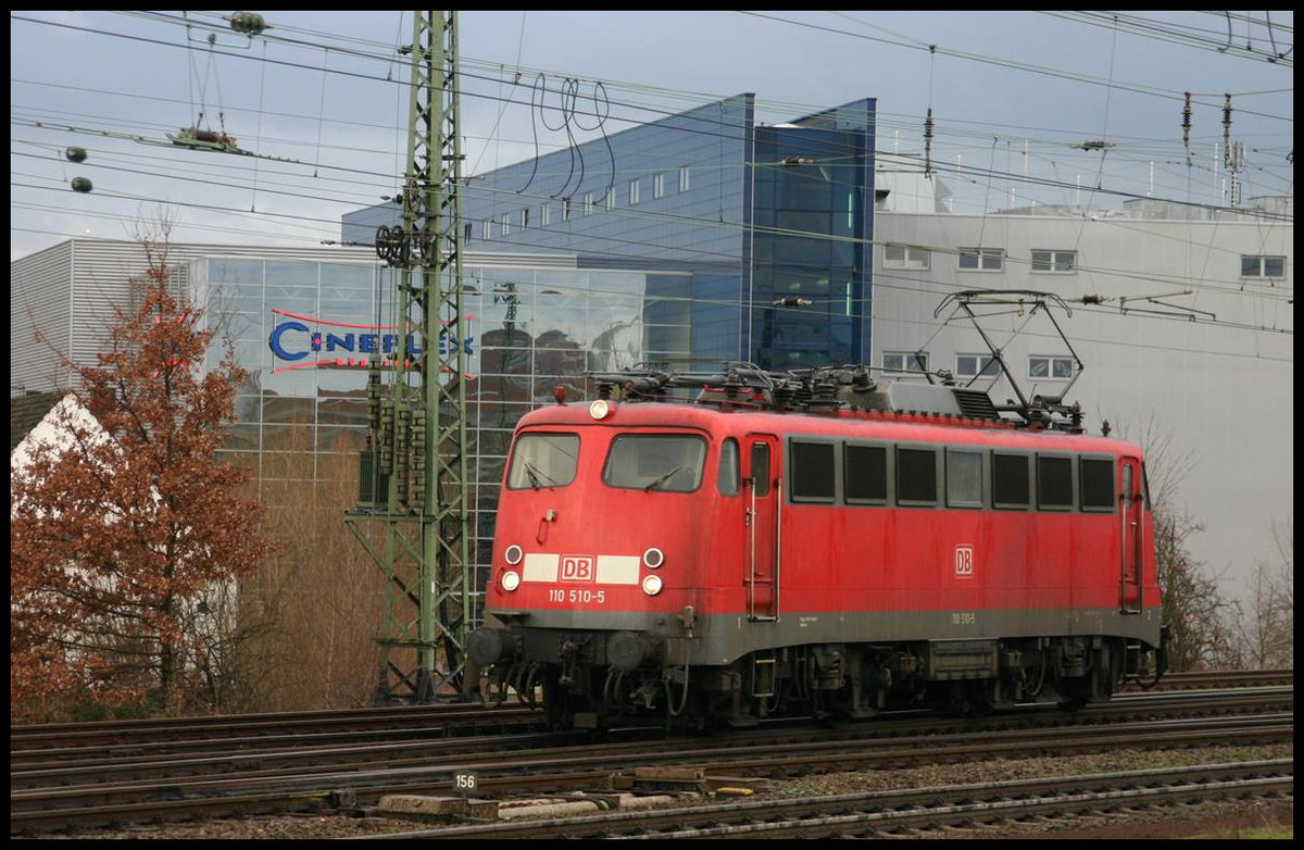 110510-5 rangiert hier am 12.2.2007 um 15.54 Uhr im Gleisvorfeld des HBF Münster.