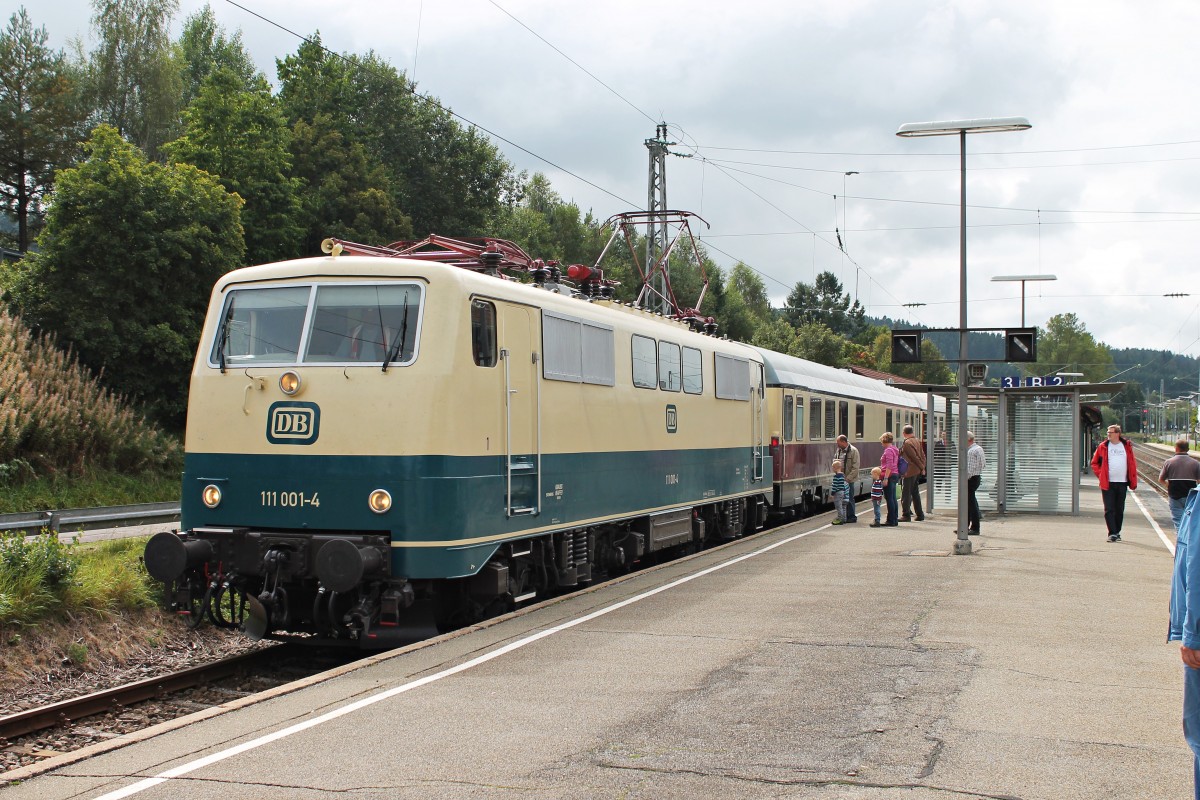 111 001-4 am 13.09.2014, kurz nach der Ankunft mit dem TEE  Schwarzwald  (Triberg - St.Georgen - Hausach - Triberg) im ersten Wendebahnhof Namens St.Georgen.