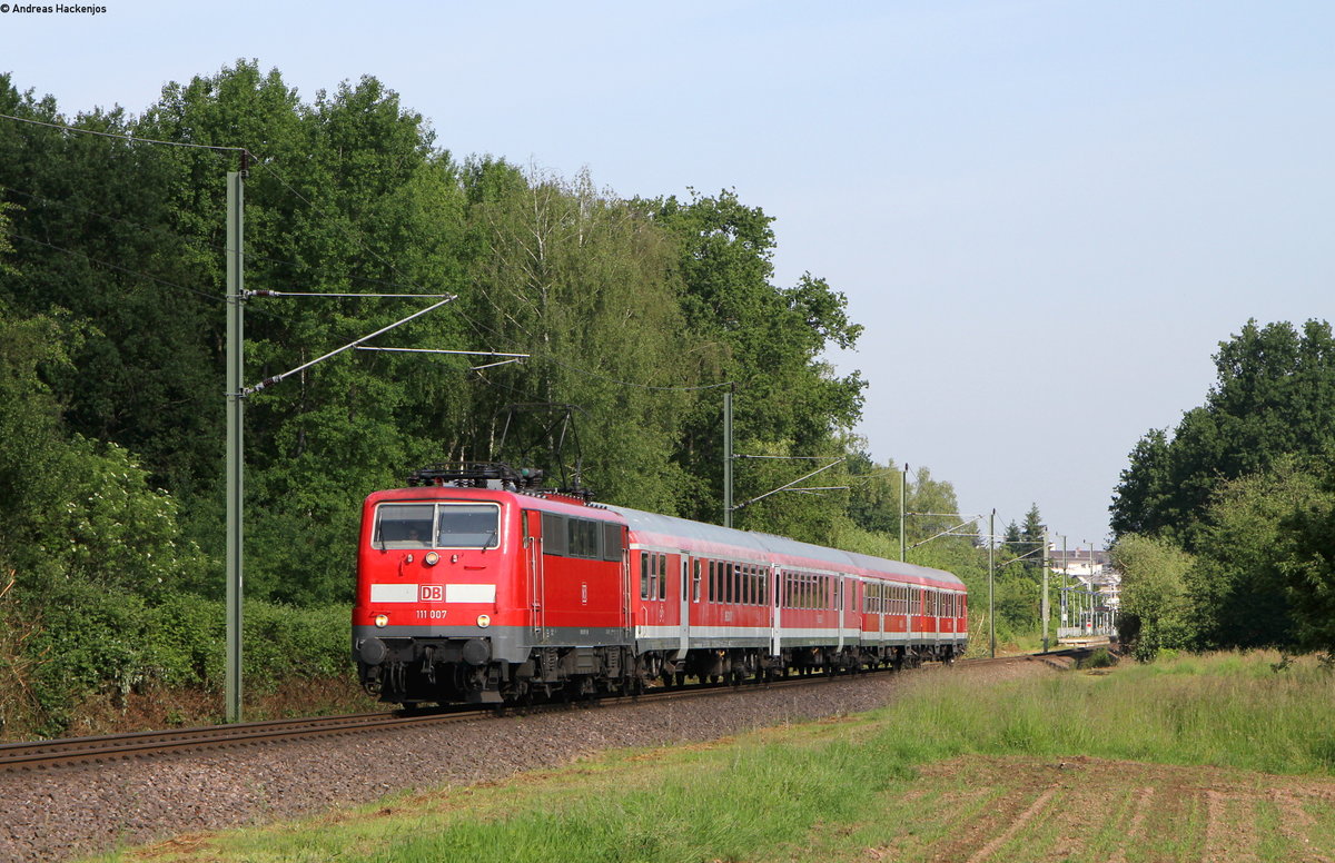 111 007-1 mit dem RE 38959 (Ludwigshafen(Rh)Hbf-Freudenstadt(Hbf)) bei Rastatt 26.5.16