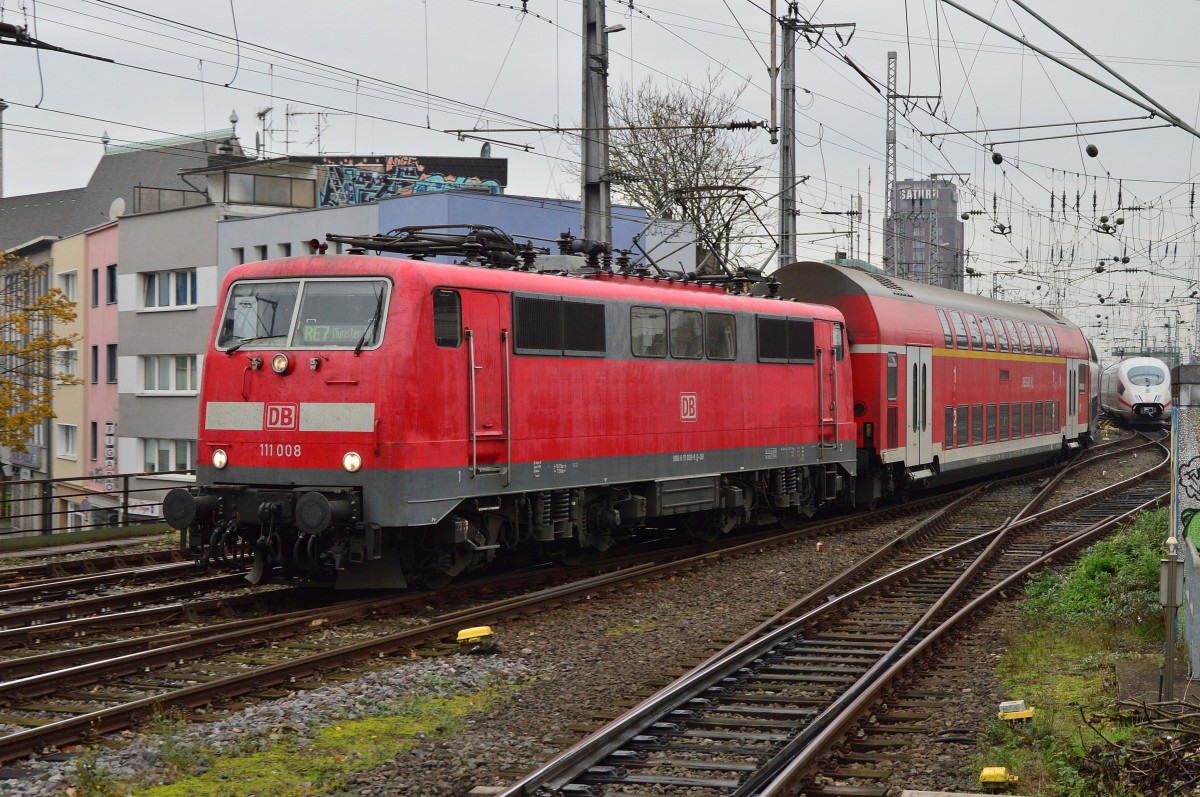 111 008 mit RE7 in Köln Hbf.30.10.2014