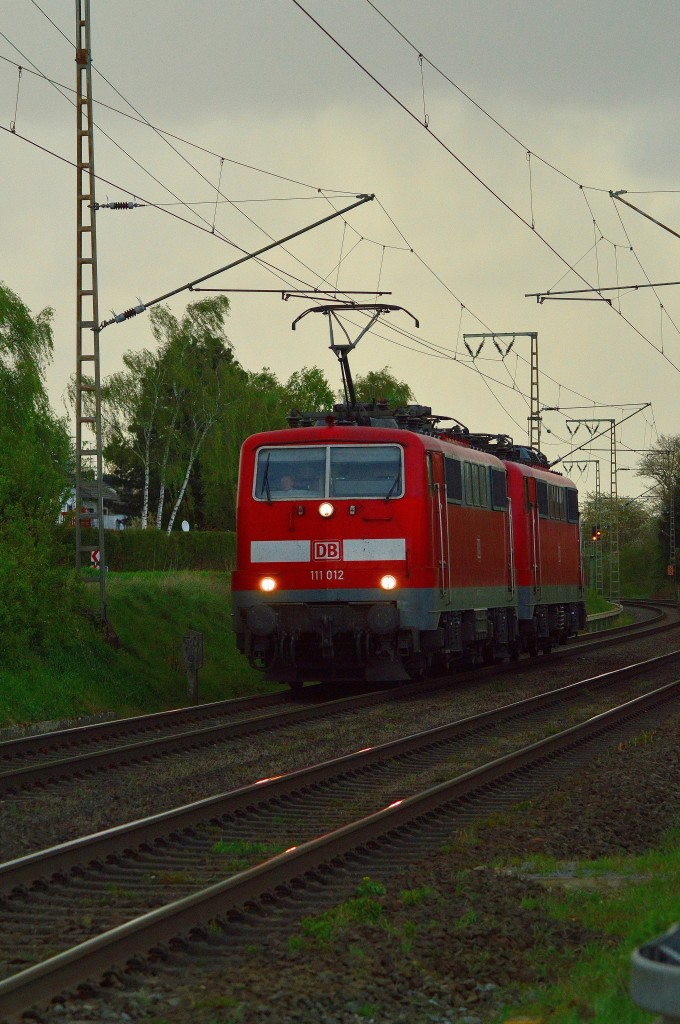 111 012 und 111 124-4 Lz in Wickrath unweit des Bü Dahler Weg am 14.4.2014
