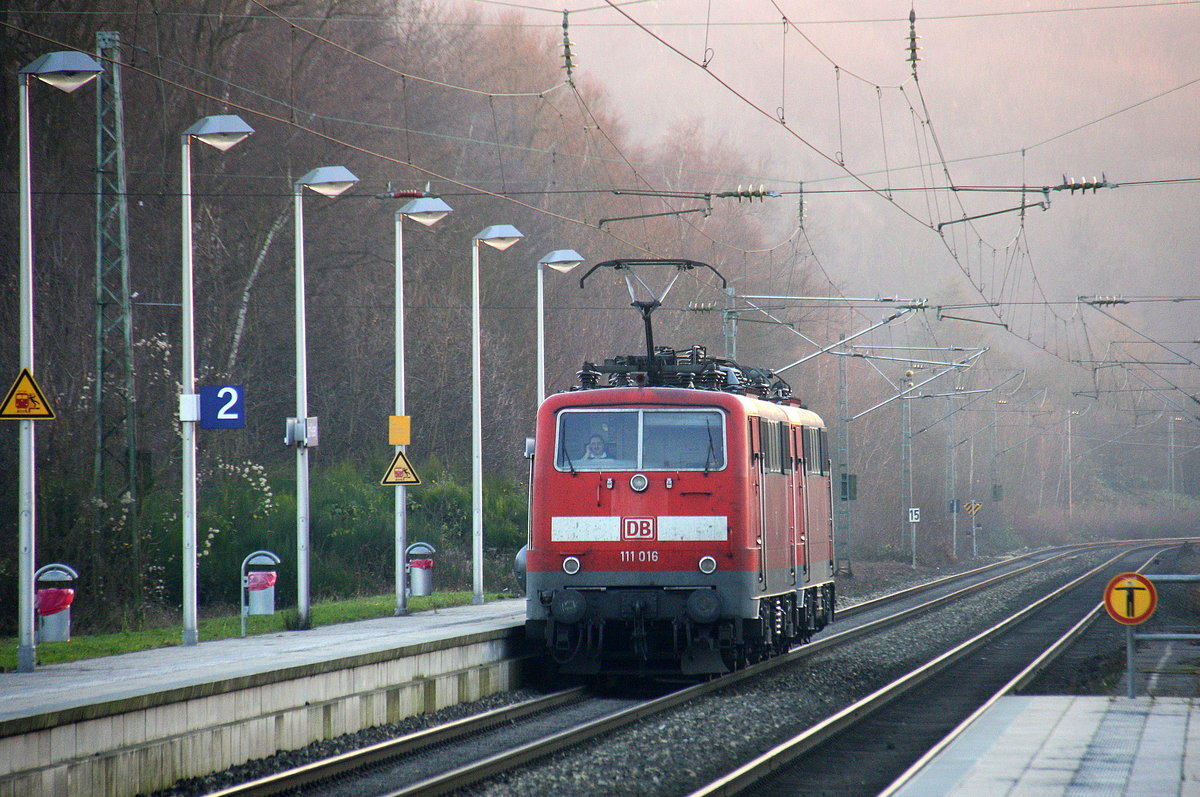 111 016 und 111 111 beide von der DB kommen als Lokzug aus Aachen-Hbf nach Dortmund-Hbf und kommen aus Richtung Aachen-Hbf,Aachen-Schanz,Aachen-West,Laurensberg,Richterich,Kohlscheid,Herzogenrath,Hofstadt,Finkenrath,Rimburg und fahren durch Übach-Palenberg in Richtung Zweibrüggen,Frelenberg,Geilenkirchen,Süggerrath,Lindern,Brachelen,Hückelhoven-Baal,Baal,Erkelenz,Herrath,Beckrath,Wickrath,Rheydt,Mönchengladbach. 
Aufgenommen vom Bahnsteig 1 in Übach-Palenberg.
Bei Sonne und Wolken am Nachmittag vom 14.12.2016.