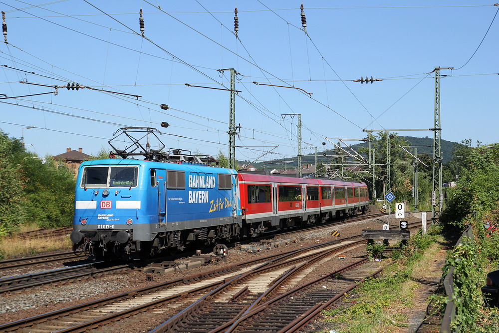 111 017 hat den Aschaffenburger Hbf mit Fahrtziel Gemünden verlassen.
Aufnahmedatum: 31. Juli 2013