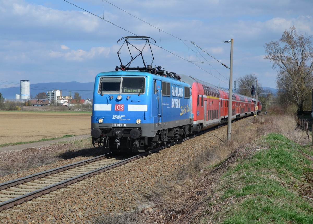 111 017 mit einem RE nach München am 27.03.2014 bei Eisenstorf.