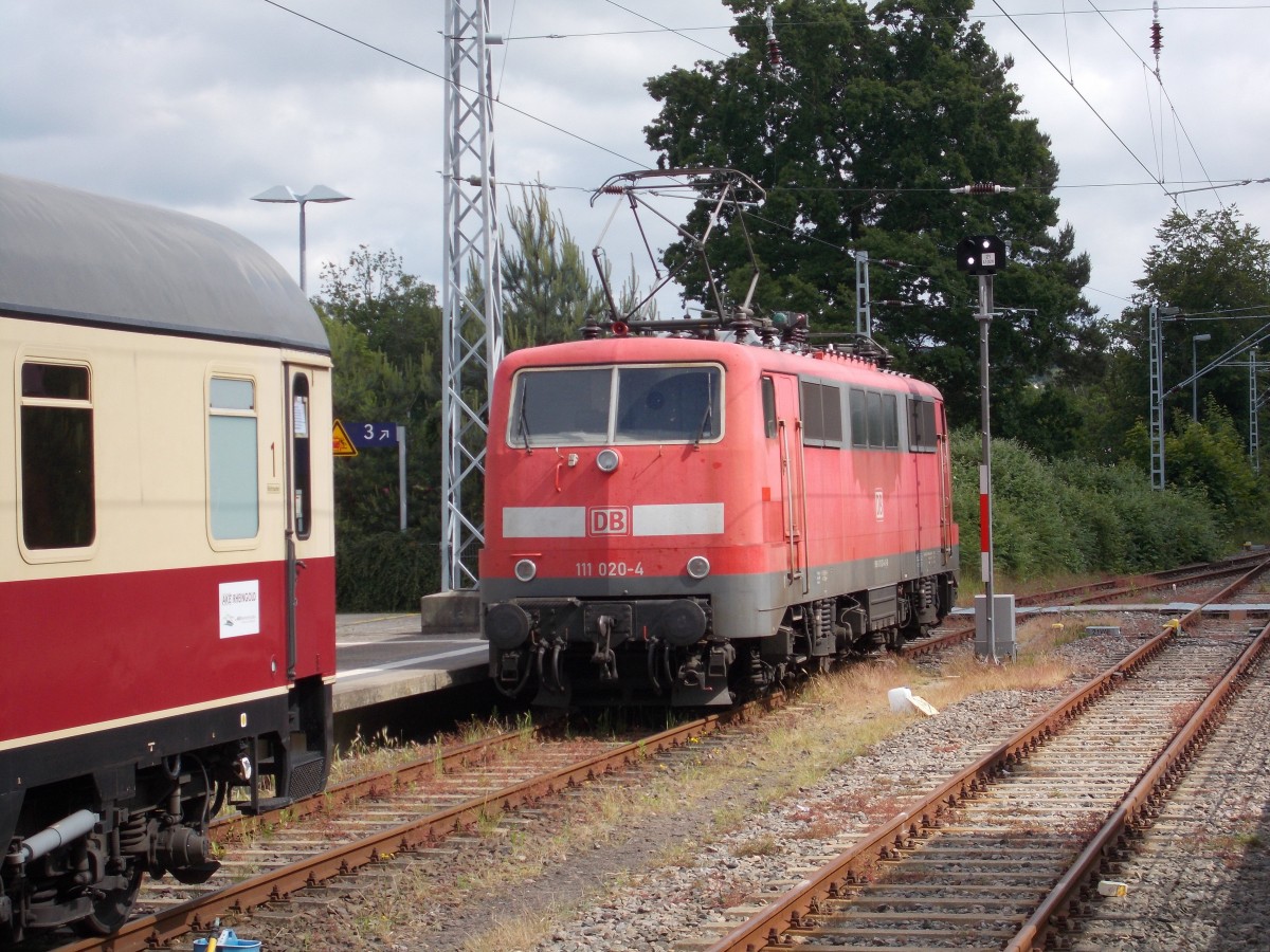 111 020 setzte nach der Ankunft aus Koblenz,am 21.Juni 2015,in Binz um.