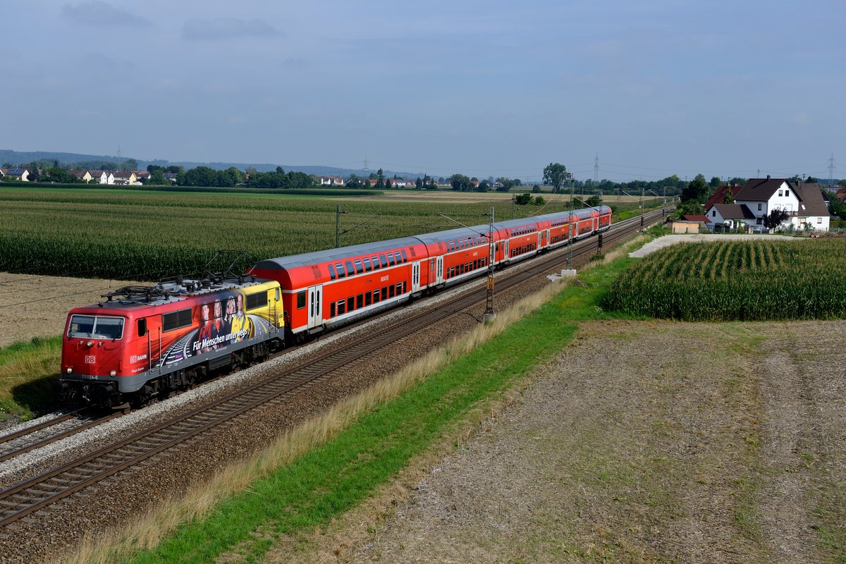 111 024 mit einem RE Richtung Augsburg der Herbertshofen am 02. August 2014.