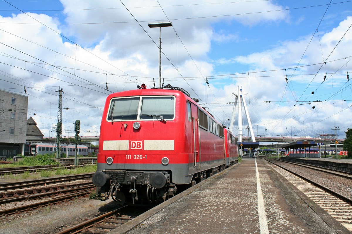 111 026-1 und 111 041-0 am Mittag des 24.05.14 abgestellt im Stumpen 15 in Ludwigshafen (Rhein) Hbf.