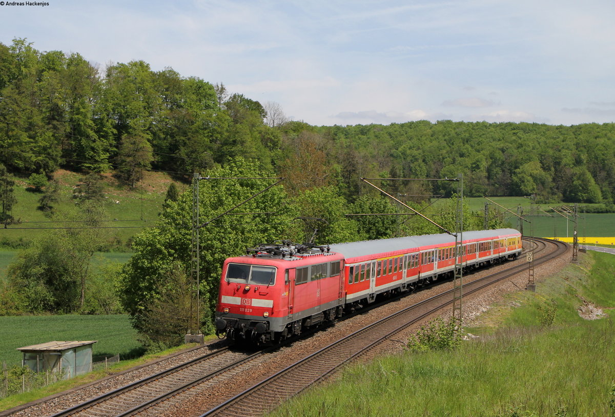 111 029-5 mit dem Lr 70633 (Geislingen(Steige)-ULm Hbf) bei Urspring 23.5.19