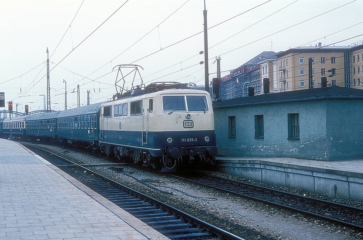 111 035  München Hbf  08.10.77