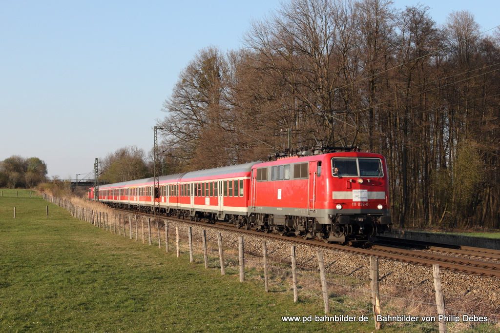 111 036-0 (Bayerische Oberlandbahn GmbH) mit dem M 79031 in Richtung Traunstein in Großkarolinenfeld, 28. März 2014