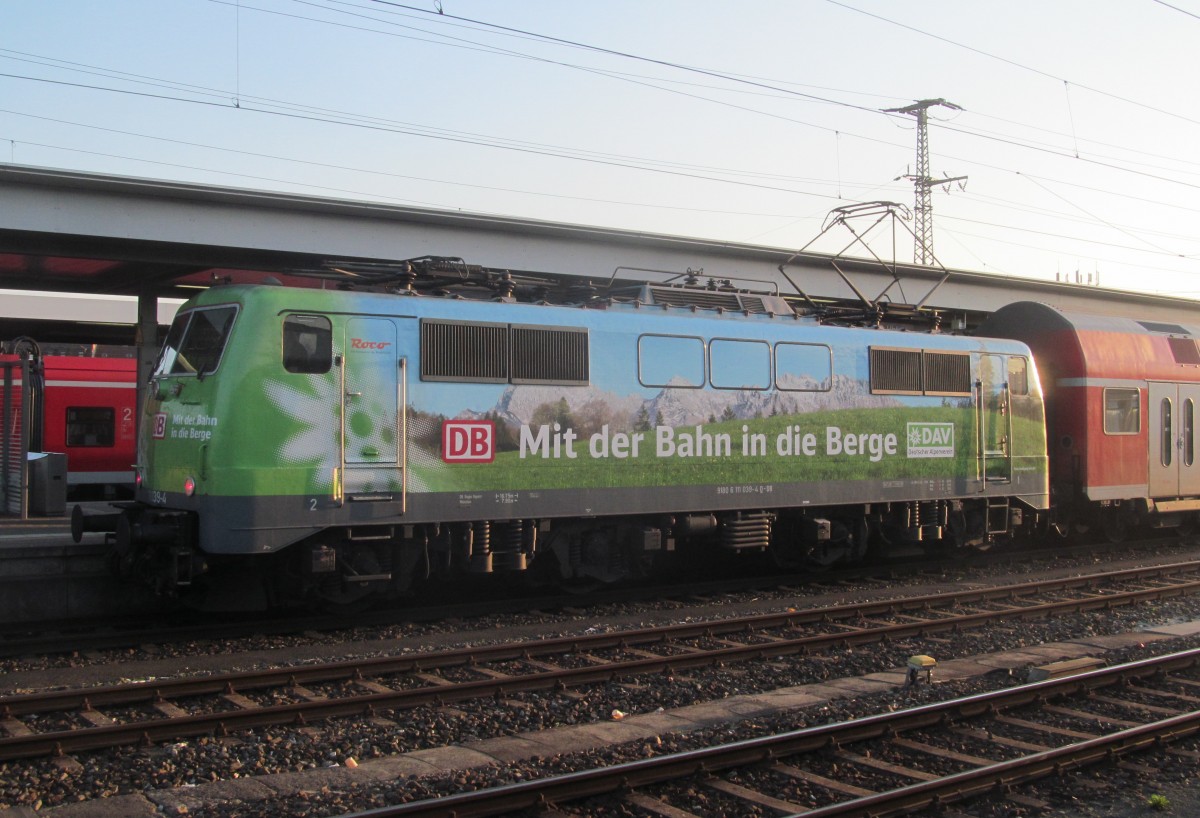 111 039-4  DAV  steht am 13. März 2014 mit einer DoSto-Garnitur im Nürnberver Hbf.