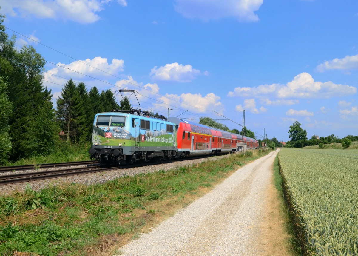 111 039 mit einem RE am 27.06.2014 bei Langenisarhofen.