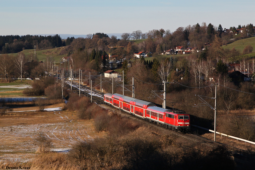 111 044 mit RB 59515 am 08.12.2013 bei Huglfing.