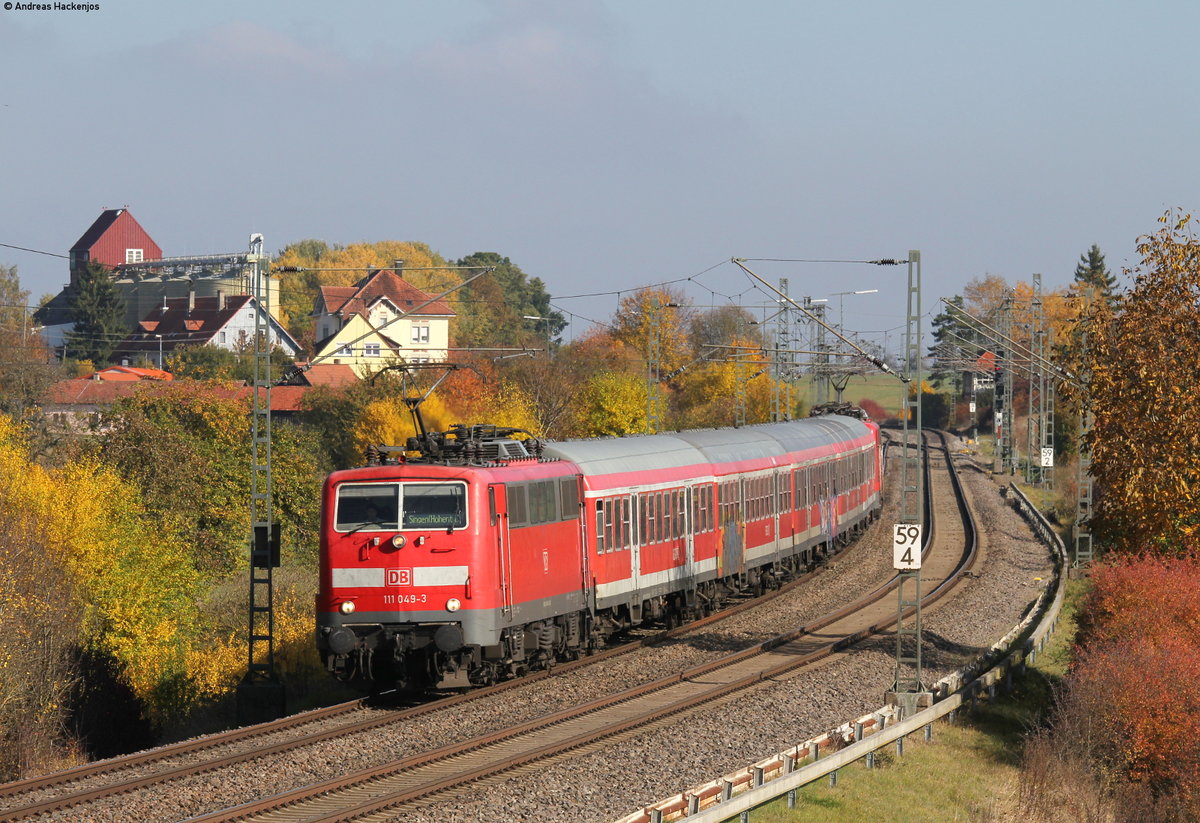 111 049-3 und 111 019-6 mit dem RE 19037 (Stuttgart Hbf-Singen(Htw)) bei Eutingen 27.10.16