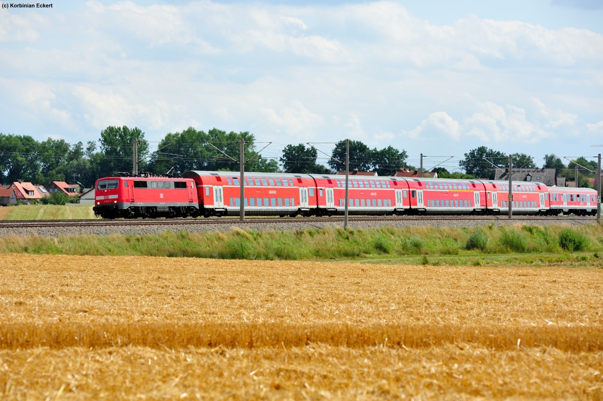 111 049-3 mit dem RB 59156 von München Hbf nach Treuchtlingen bei Hebertshausen, 13.08.2013