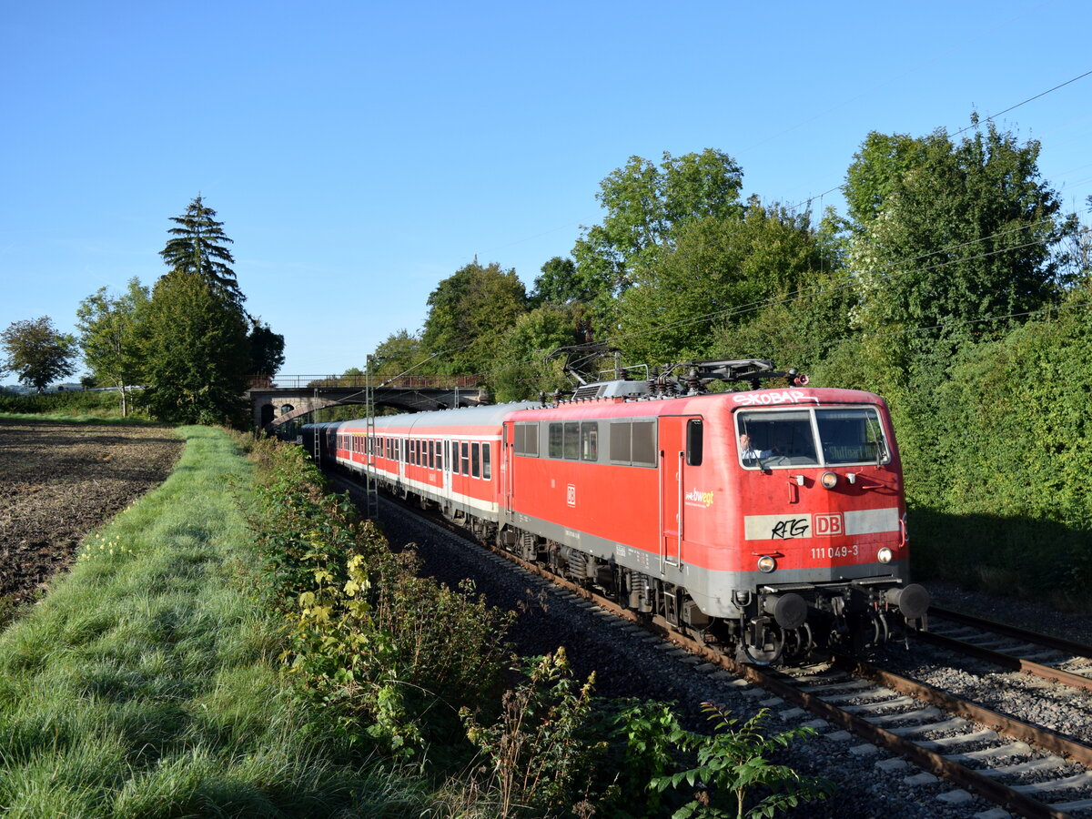 111 049 im September 2019 bei Metzingen auf der Fahrt nach Stuttgart