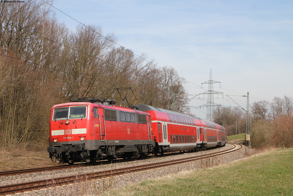 111 050-1 mit dem RE 22019 (Stuttgart Hbf-Tübingen Hbf) bei Großbettlingen 22.3.19