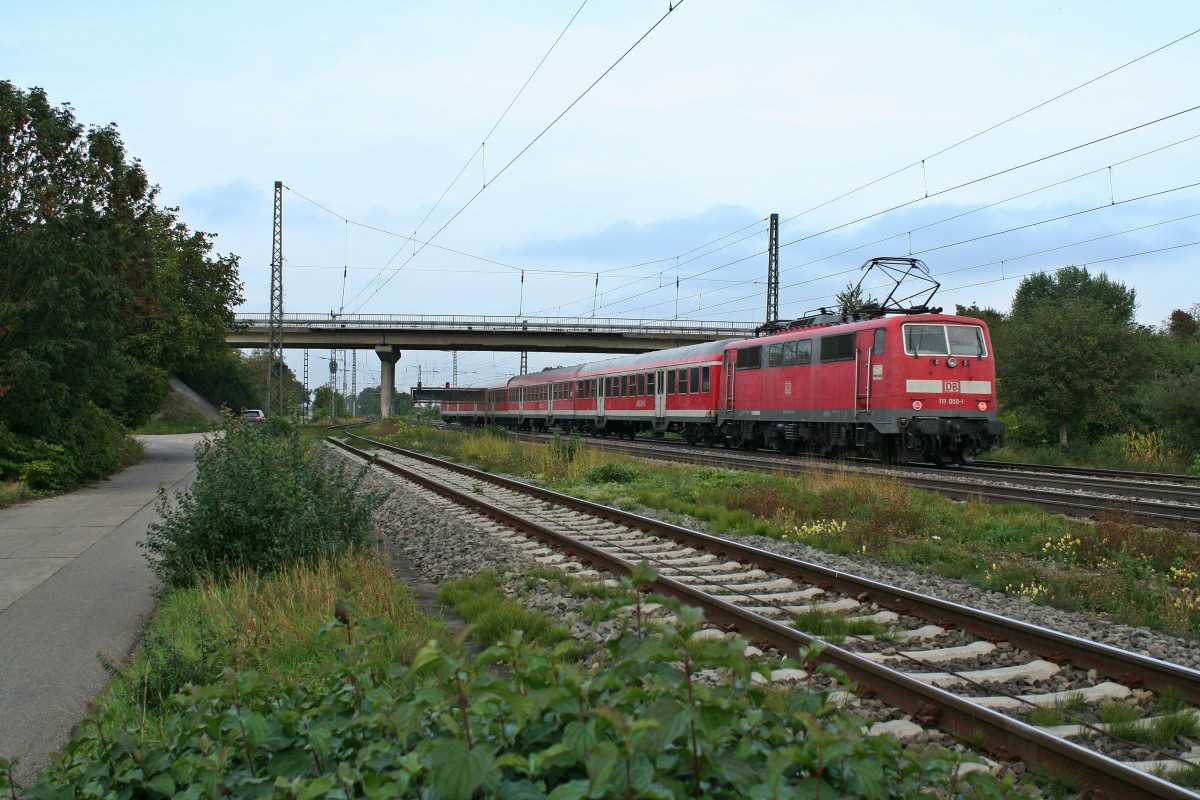111 050-1 mit einer frhabendlichen RB nach Freiburg (Breisgau) Hbf am 28.09.13 beim Verlassen des Bahnhofs Mllheim (Baden).