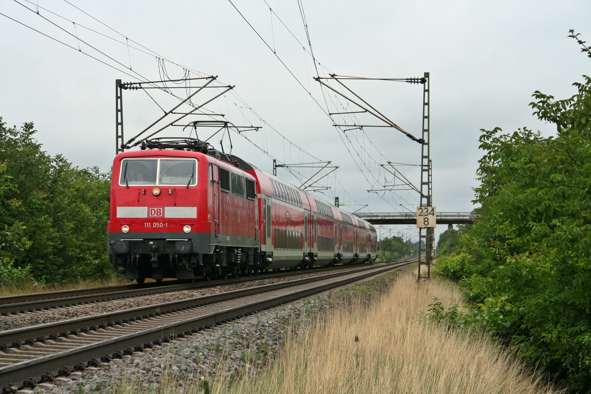 111 050-1 mit einer RB von Offenburg nach Neuenburg (Baden) am Nachmittag des 30.07.14 bei Hgelheim.