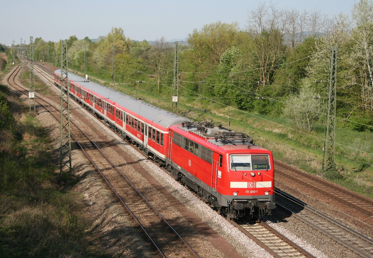 111 050 mit RB 26581 (Offenburg–Basel Bad Bf) am 20.04.2015 in Orschweier