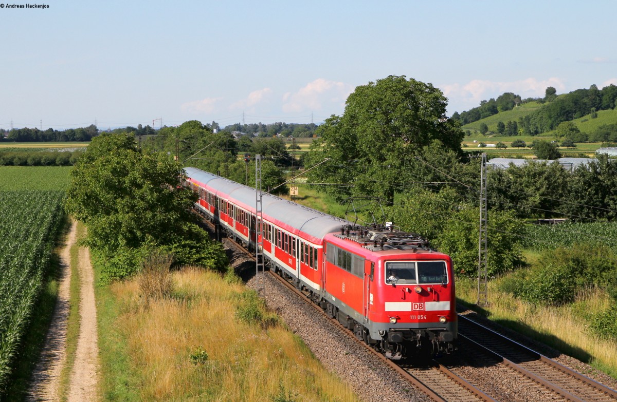 111 054-3 mit der RB 26581 (Offenburg-Basel Bad Bf) bei Hügelheim 24.6.15