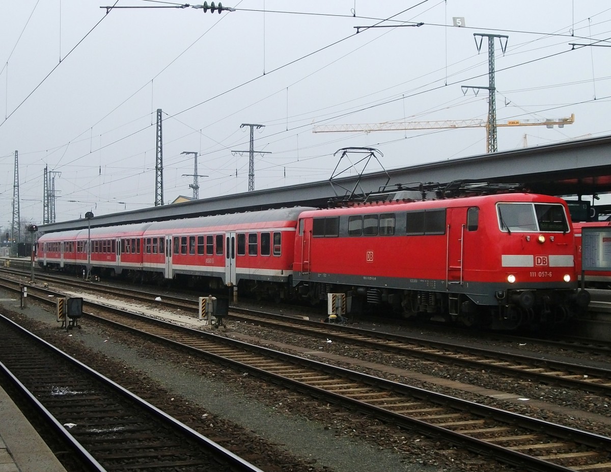 111 057 steht am 14.12.13 mit einer RB aus Allersberg im Nrnberger Hbf. An diesem Tag endete der Einsatz der Nrnberger n-Wagen auch auf der NBS. Somit ist nun auch das Kapitel  n-Wagen in Nrnberg  zu ende. 