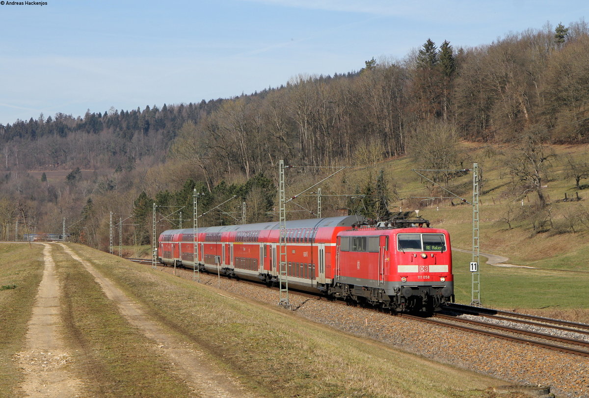 111 058-4 mit dem RE 19419 (Stuttgart Hbf-Aalen Hbf) bei Lorch 17.2.19
