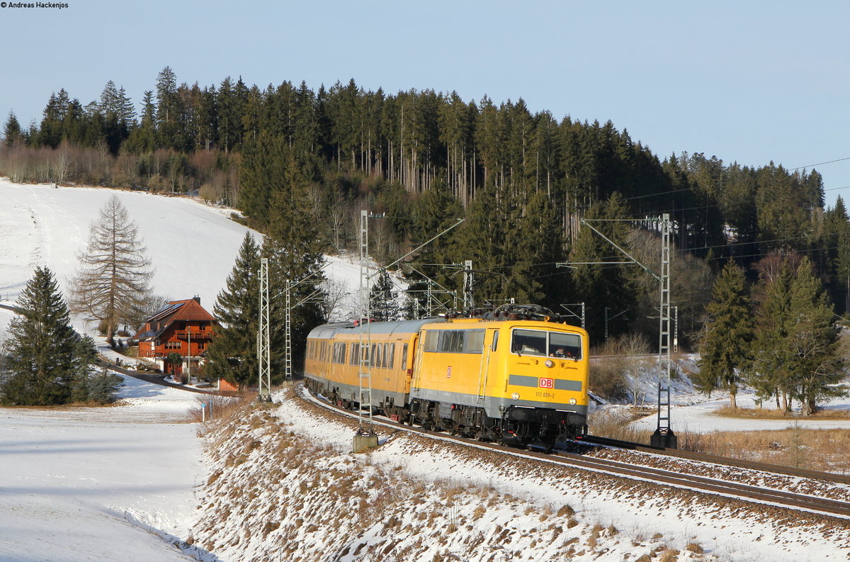 111 059-2 mit dem Mess NbZ 94310 (Offenburg – Konstanz) bei St.Georgen 30.1.20