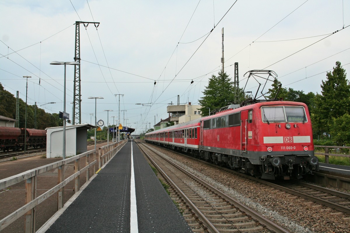 111 060-0 mit einer RB von Schliengen nach Offenburg am Nachmittag des 25.07.14 bei der Einfahrt in Mllheim (Baden).