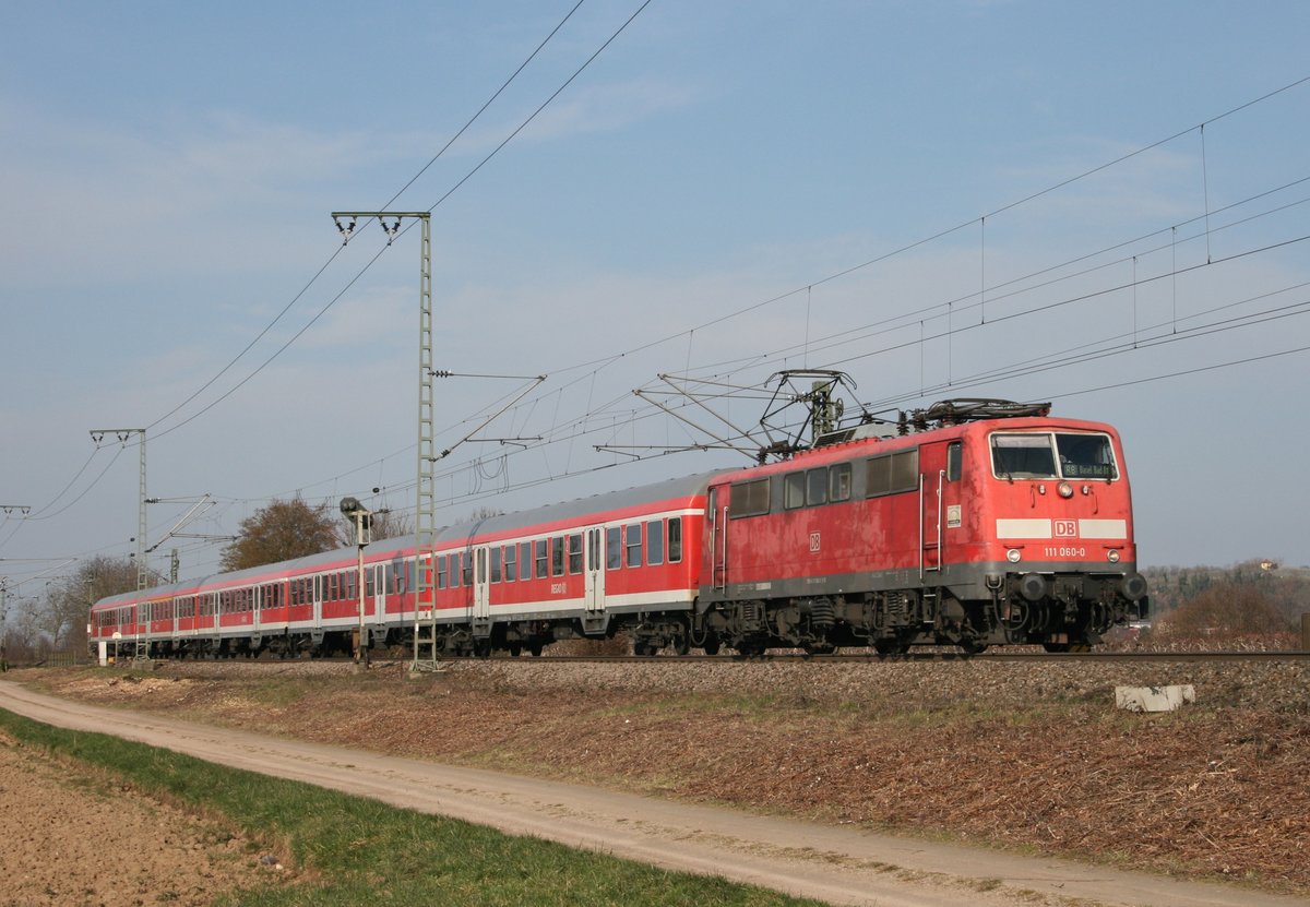 111 060 mit RB 17029 (Offenburg–Basel Bad Bf) am 16.03.2016 zwischen Buggingen und M�llheim (Baden)